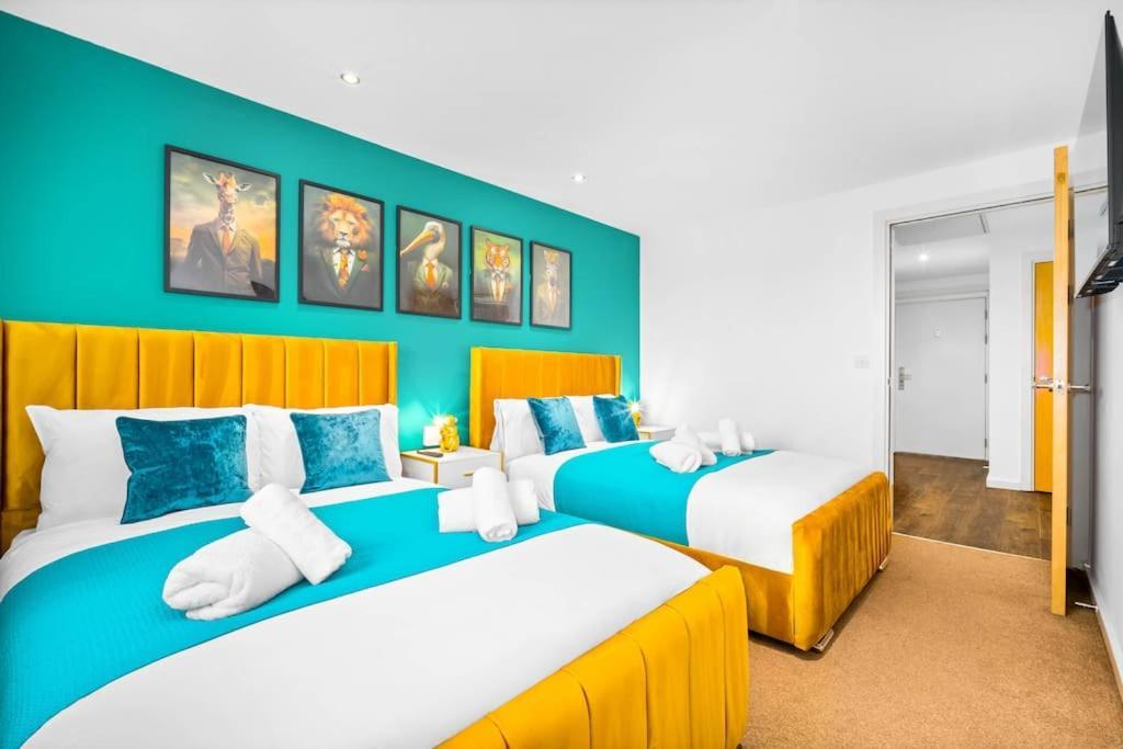 Top Floor City Centre Apartment - Sleeps 7 - 4 Beds - With Balcony And Parking - Smart Tv'S On Each Bedroom Wall - 5 Mins From Bullring, Selfridges, Moor Street Station - By Zena Stays Бирмингам Екстериор снимка