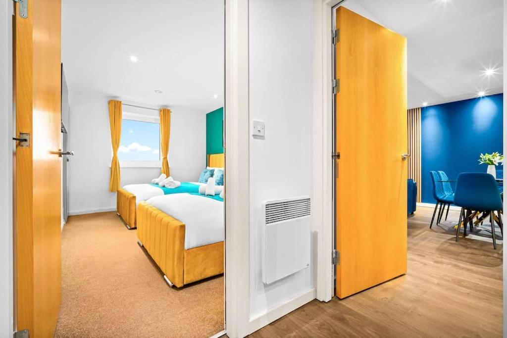 Top Floor City Centre Apartment - Sleeps 7 - 4 Beds - With Balcony And Parking - Smart Tv'S On Each Bedroom Wall - 5 Mins From Bullring, Selfridges, Moor Street Station - By Zena Stays Бирмингам Екстериор снимка