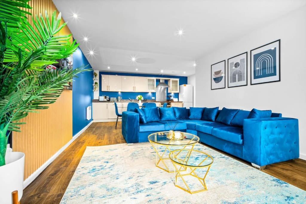 Top Floor City Centre Apartment - Sleeps 7 - 4 Beds - With Balcony And Parking - Smart Tv'S On Each Bedroom Wall - 5 Mins From Bullring, Selfridges, Moor Street Station - By Zena Stays Бирмингам Екстериор снимка