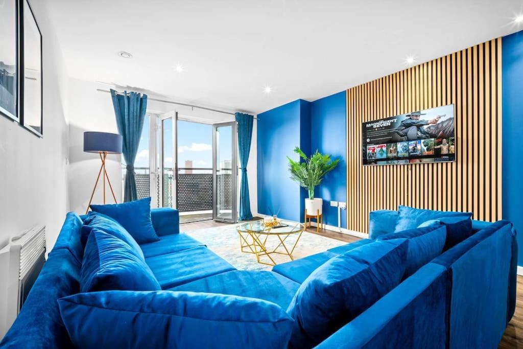 Top Floor City Centre Apartment - Sleeps 7 - 4 Beds - With Balcony And Parking - Smart Tv'S On Each Bedroom Wall - 5 Mins From Bullring, Selfridges, Moor Street Station - By Zena Stays Бирмингам Екстериор снимка